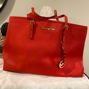 Michael Kors orange jet set tote